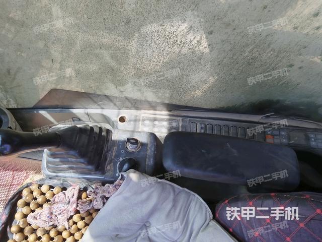 座椅右側(cè)控制臺(tái)/鑰匙門/油門/含右手柄（駕駛室部分）