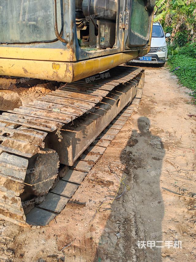 單側(cè)履帶整體(整機(jī)外觀) 單側(cè)履帶整體(整機(jī)外觀)