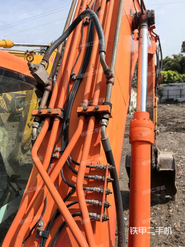 大臂背部俯視（工作和回轉(zhuǎn)裝置）