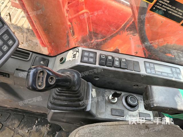 座椅右側(cè)控制臺/鑰匙門/油門/含右手柄（駕駛室部分）