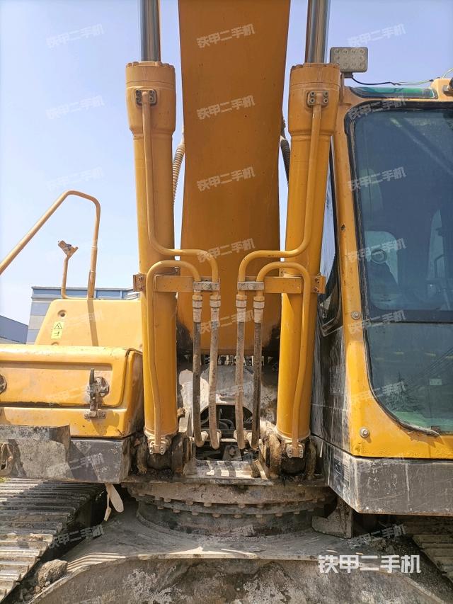 大臂油缸整體?豎拍（工作和回轉(zhuǎn)裝置）