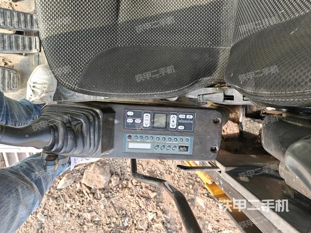 座椅左側控制臺/音響/含左手柄（駕駛室部分）