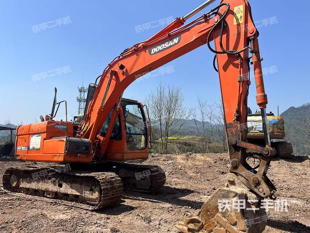 整機(jī)右后45°(整機(jī)外觀) 整機(jī)右后45°(整機(jī)外觀)