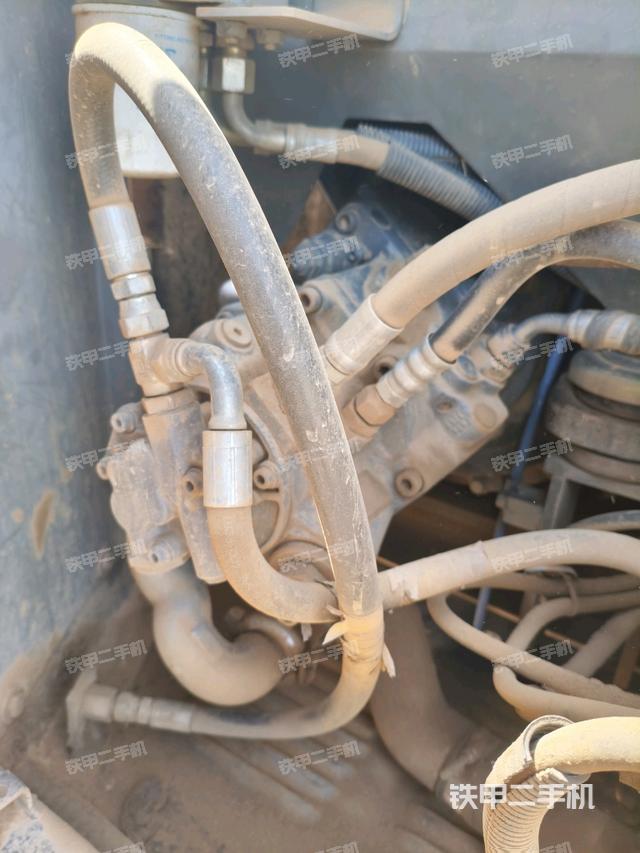 液壓泵艙室正面整體（整機(jī)外觀）