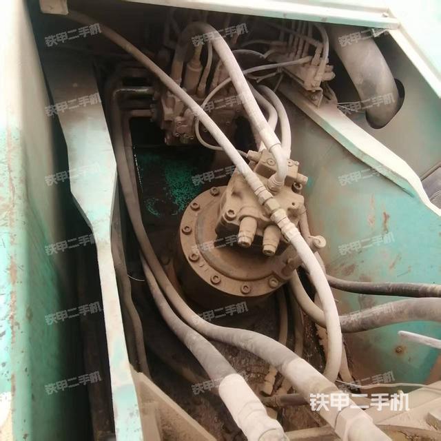 回转马达和主控阀（整机外观）