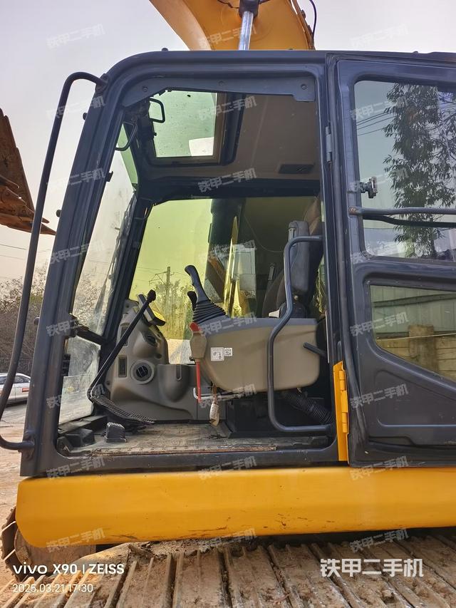 駕駛室整體（整機(jī)外觀）