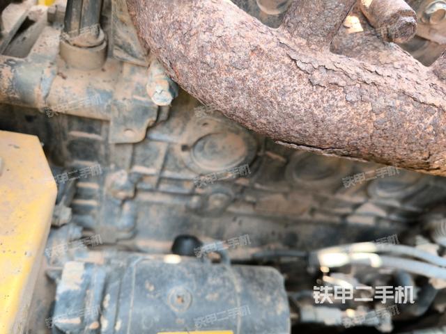 氣門(mén)室蓋螺絲特寫(xiě)（上車(chē)部件）