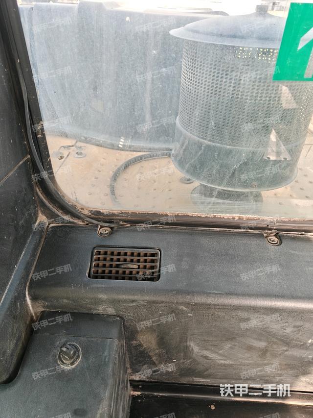 后窗玻璃角標（駕駛室部分）