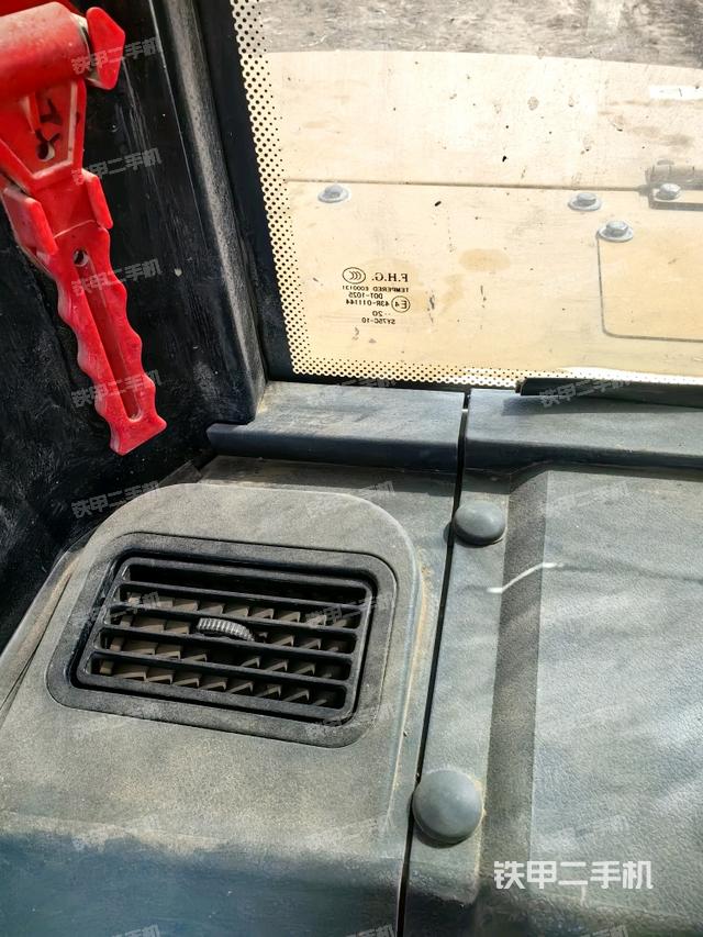 后窗玻璃角標(biāo)（駕駛室部分）