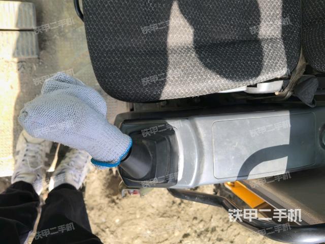 座椅左側(cè)控制臺(tái)/音響/含左手柄（駕駛室部分）