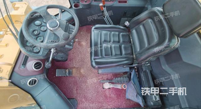 駕駛室操作臺(tái)（整機(jī)外觀及大件）