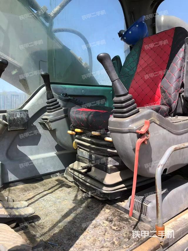 駕駛室整體（整機外觀）