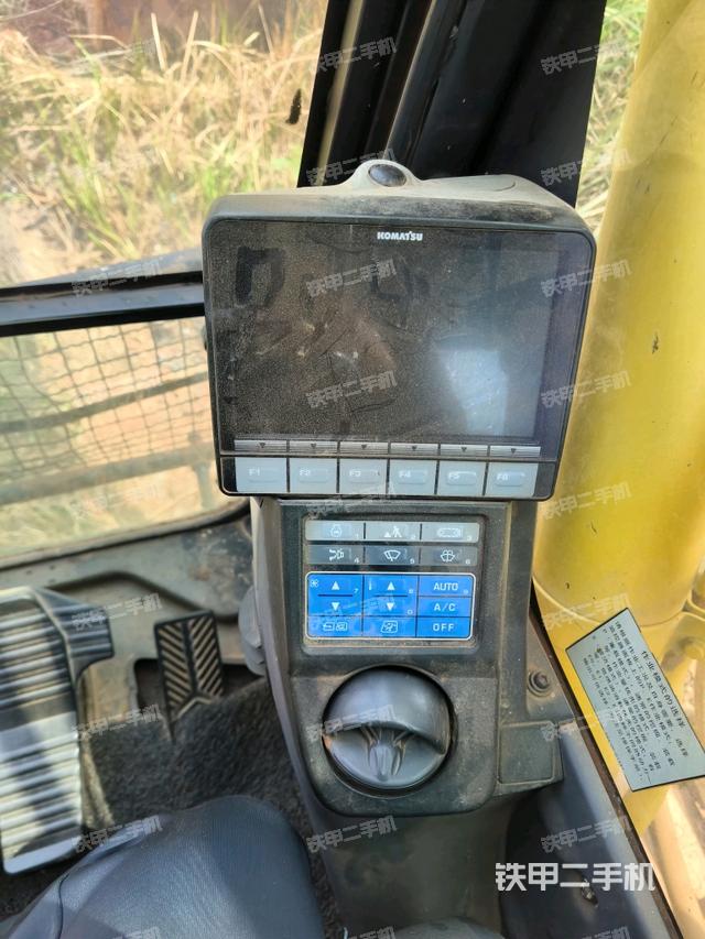 座椅右側(cè)控制臺(tái)/鑰匙門(mén)/油門(mén)/含右手柄（駕駛室部分）