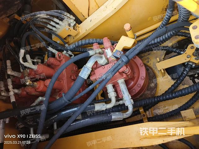 回轉(zhuǎn)馬達(dá)和主控閥（整機(jī)外觀）