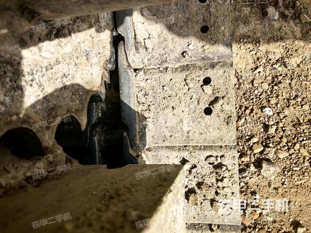 右驅(qū)動輪（行走機構(gòu)）