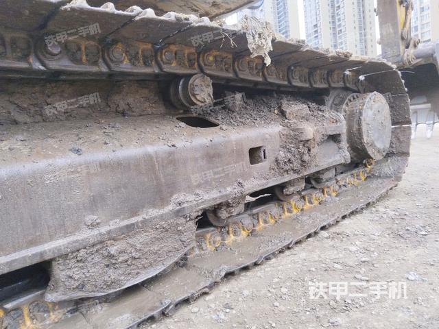 右驅(qū)動輪（行走機構(gòu)）