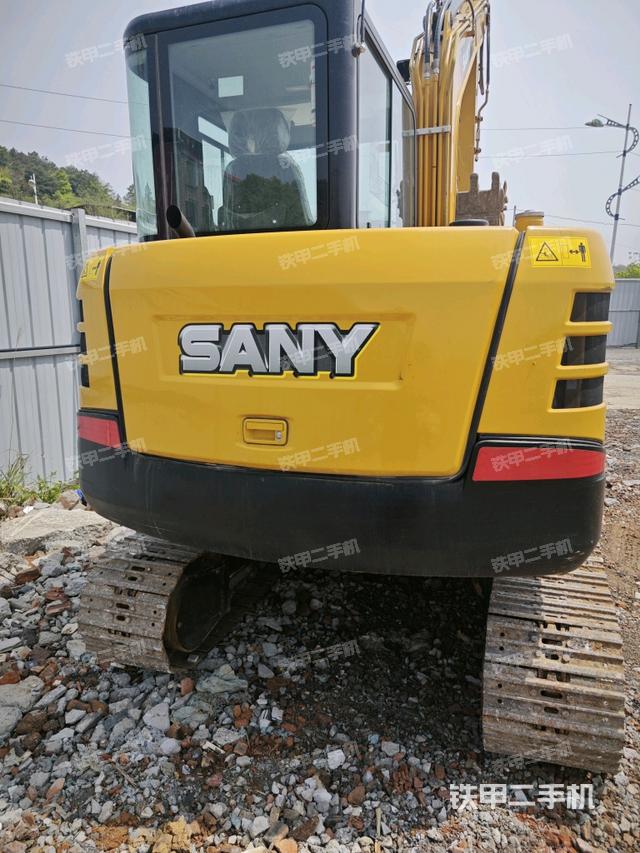 駕駛室頂部（整機外觀）