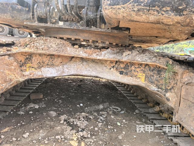 轉(zhuǎn)盤和下車架正前（工作和回轉(zhuǎn)裝置）