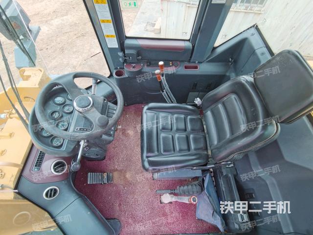 駕駛室工作臺(tái)（整機(jī)外觀及大件）