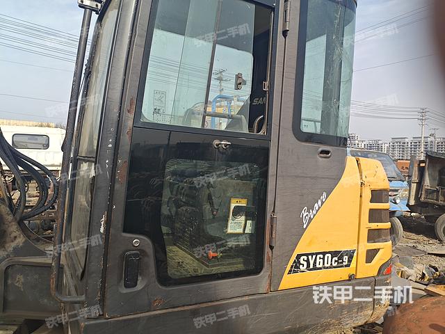 駕駛室頂部（整機(jī)外觀）