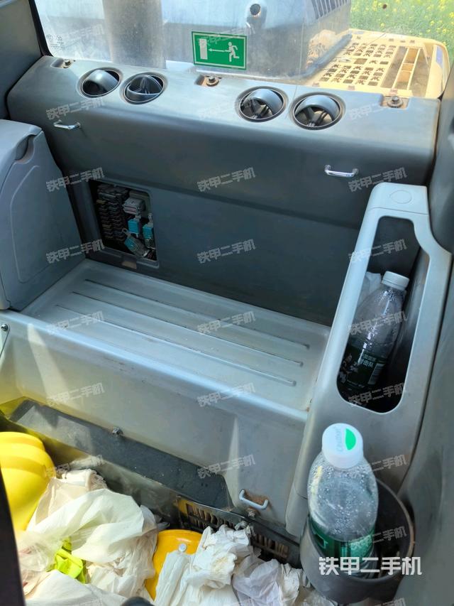 后窗玻璃角標(biāo)（駕駛室部分）