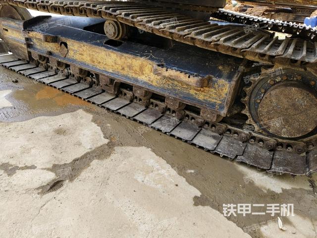 單側(cè)履帶整體(整機(jī)外觀) 單側(cè)履帶整體(整機(jī)外觀)