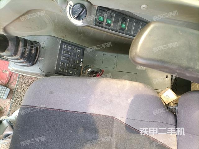 座椅右側(cè)控制臺(tái)/鑰匙門/油門/含右手柄（駕駛室部分）