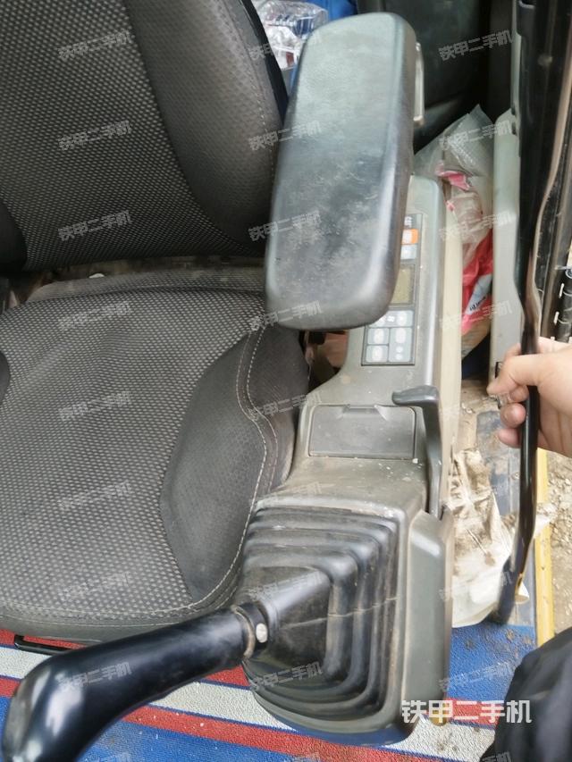 座椅左側(cè)控制臺/音響/含左手柄（駕駛室部分）