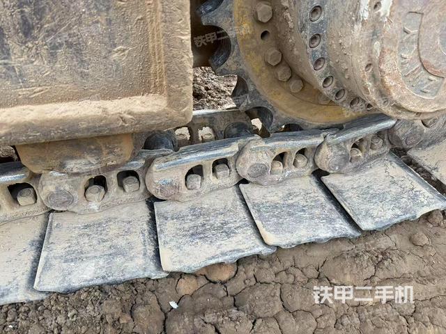 單側(cè)履帶整體(整機外觀) 單側(cè)履帶整體(整機外觀)