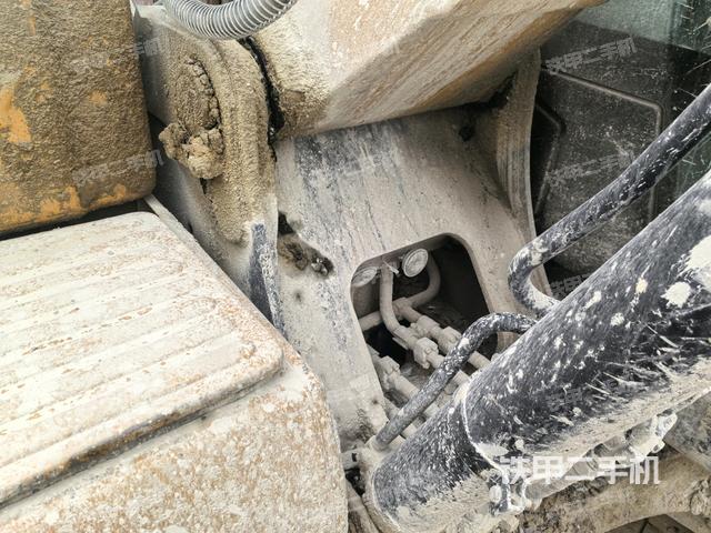 鏟斗右后整體（工作和回轉(zhuǎn)裝置）