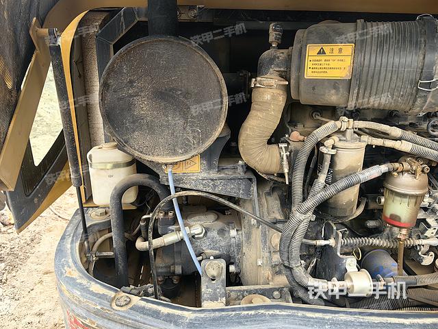 回转马达和主控阀（整机外观）