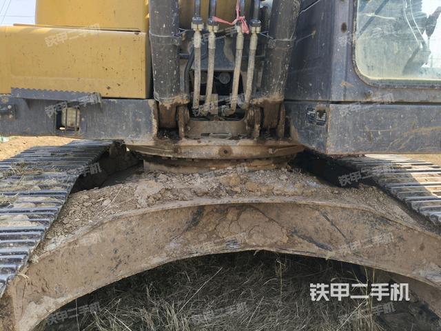 轉盤和下車架正前(工作和回轉裝置) 轉盤和下車架正前(工作和回轉裝置)