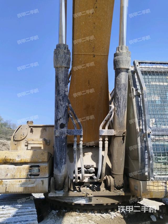 大臂油缸整體?豎拍（工作和回轉(zhuǎn)裝置）