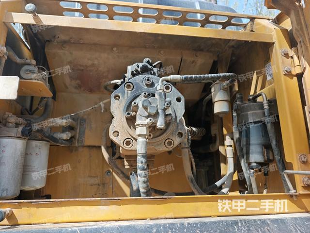 液壓泵艙室正面整體（整機(jī)外觀）