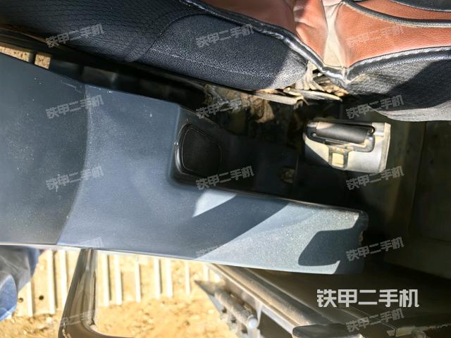 座椅左側(cè)控制臺/音響/含左手柄（駕駛室部分）