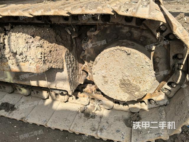 右驅(qū)動輪（行走機構(gòu)）