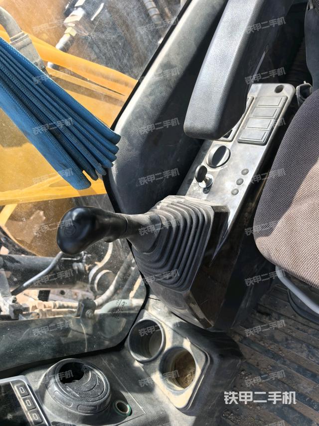 座椅右側(cè)控制臺/鑰匙門/油門/含右手柄（駕駛室部分）