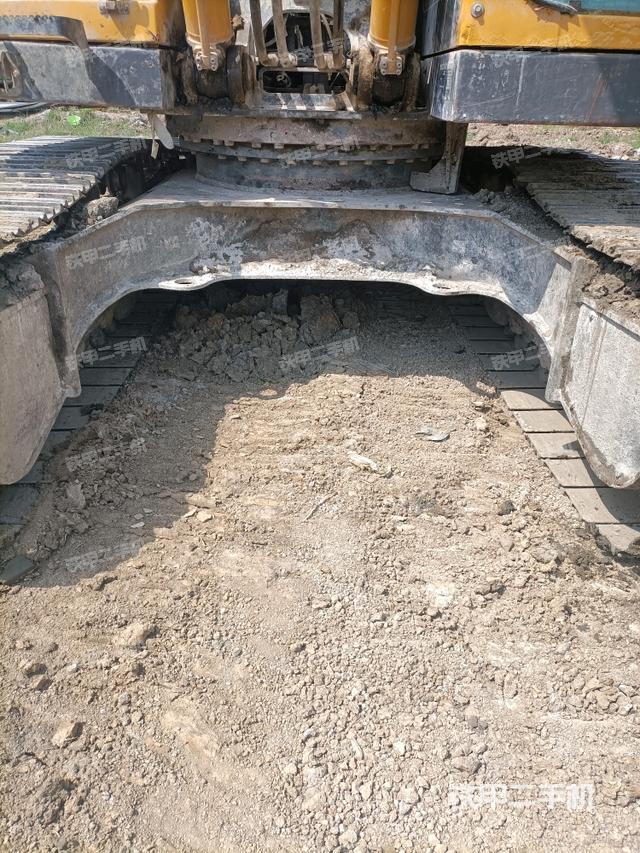 轉(zhuǎn)盤和下車架正前（工作和回轉(zhuǎn)裝置）