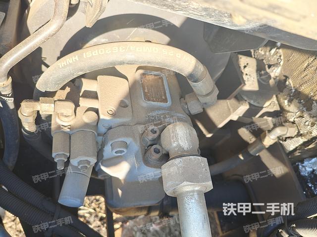 液壓泵艙室正面整體（整機(jī)外觀）