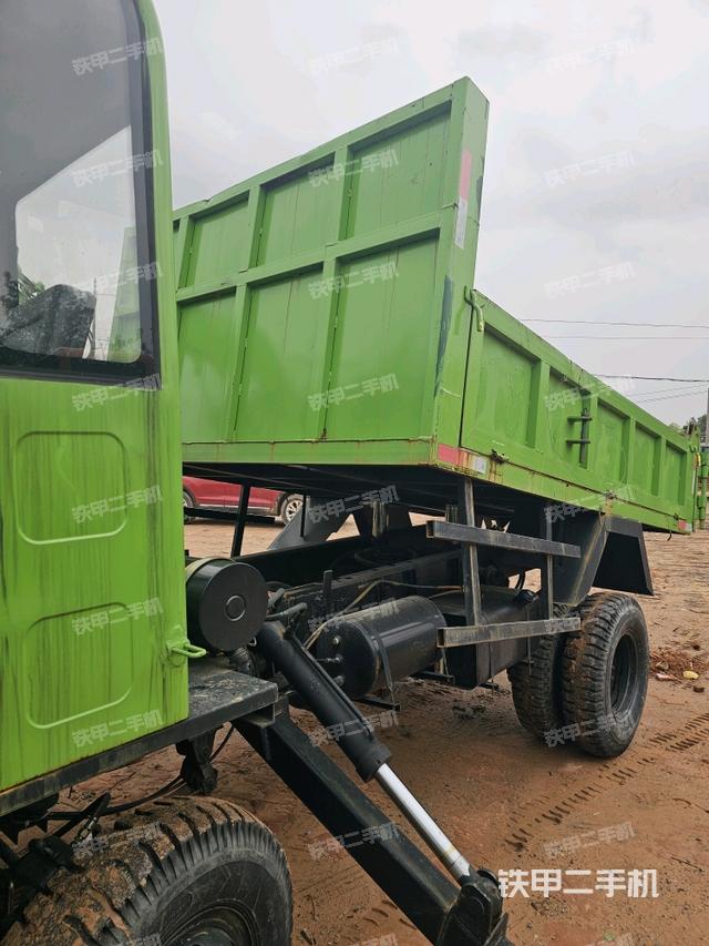 右引導(dǎo)輪/右前輪（行走機(jī)構(gòu)）