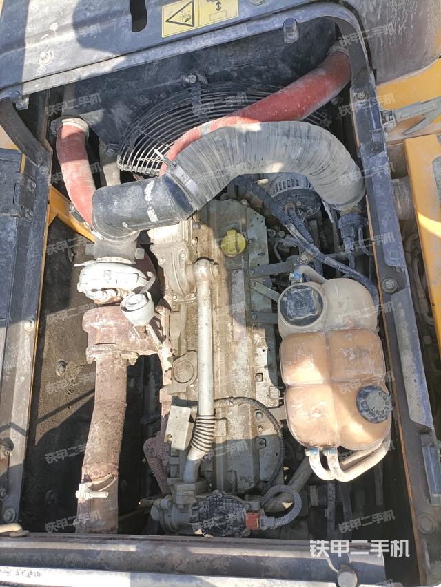 發(fā)動(dòng)機(jī)室（上車部件）