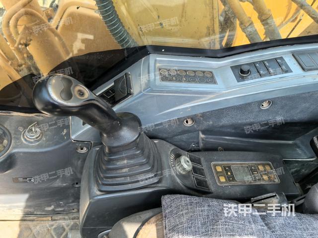 座椅右側(cè)控制臺(tái)/鑰匙門/油門/含右手柄(駕駛室部分) 座椅右側(cè)控制臺(tái)/鑰匙門/油門/含右手柄(駕駛室部分)