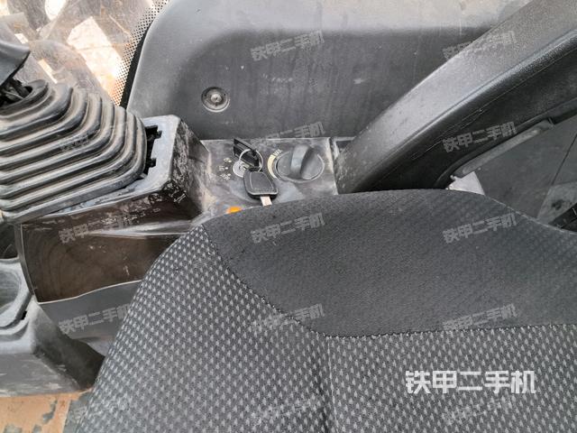 座椅右側(cè)控制臺(tái)/鑰匙門/油門/含右手柄（駕駛室部分）