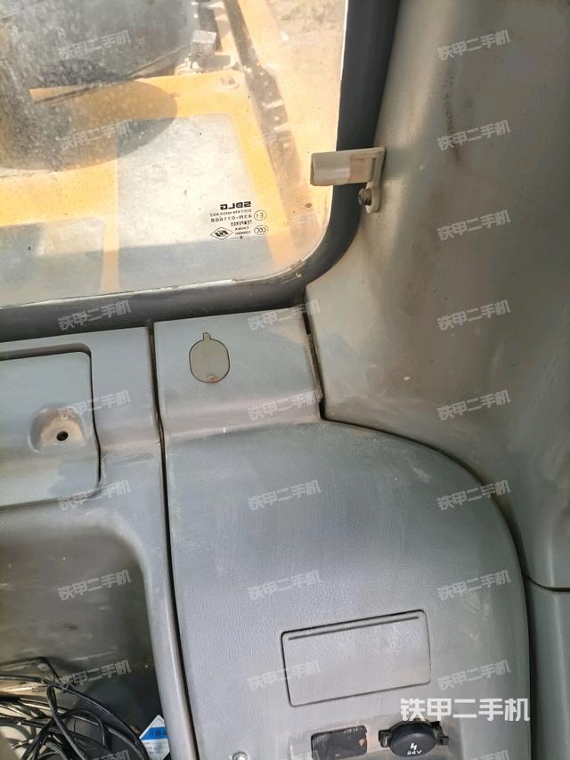 后窗玻璃角標(biāo)（駕駛室部分）