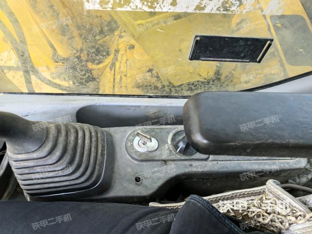 座椅右側(cè)控制臺(tái)/鑰匙門/油門/含右手柄（駕駛室部分）