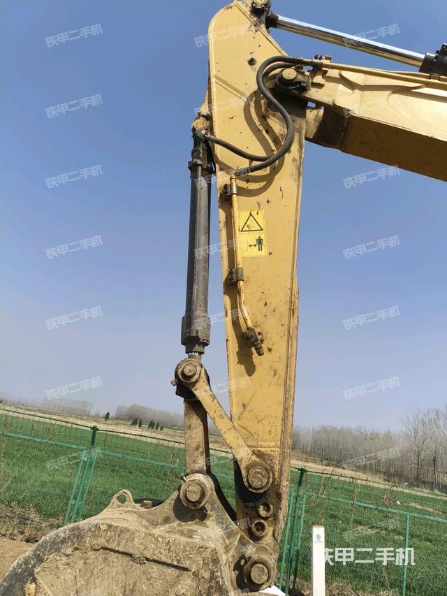 小臂整體左后(工作和回轉裝置) 小臂整體左后(工作和回轉裝置)