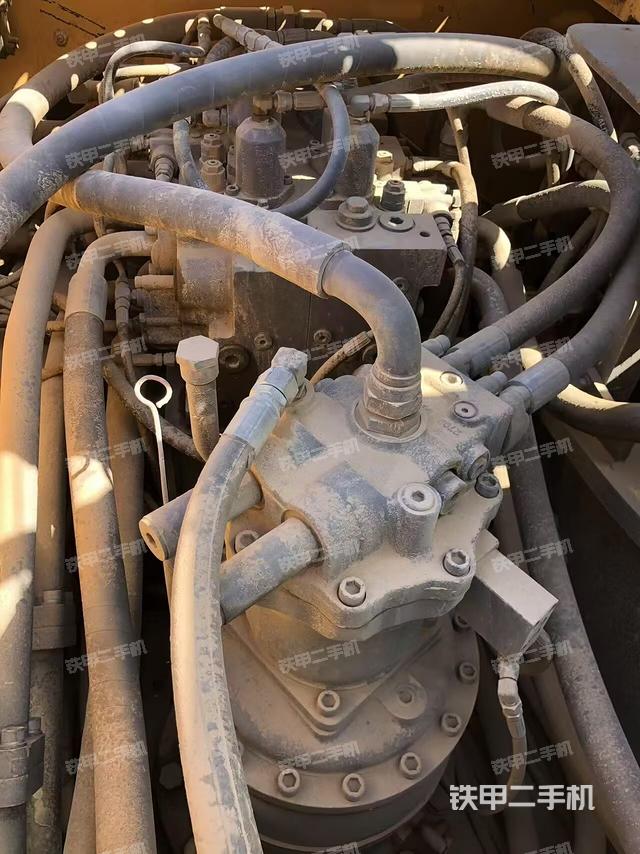 回轉(zhuǎn)馬達和主控閥（整機外觀）