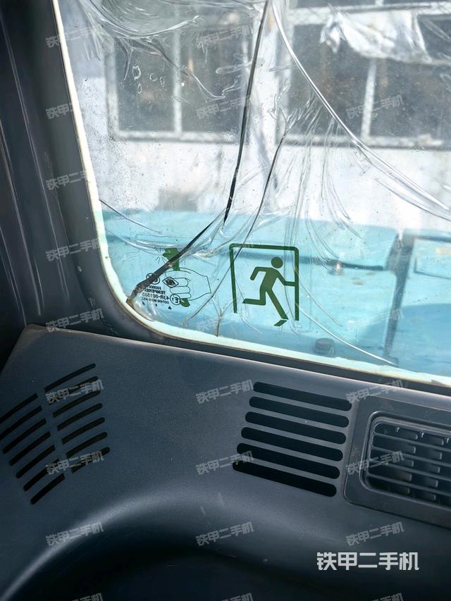 后窗玻璃角標（駕駛室部分）