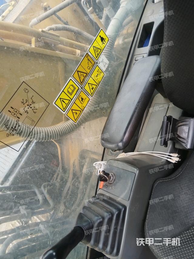 座椅右側(cè)控制臺/鑰匙門/油門/含右手柄（駕駛室部分）