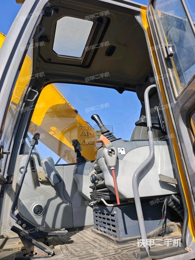 駕駛室整體（整機(jī)外觀）